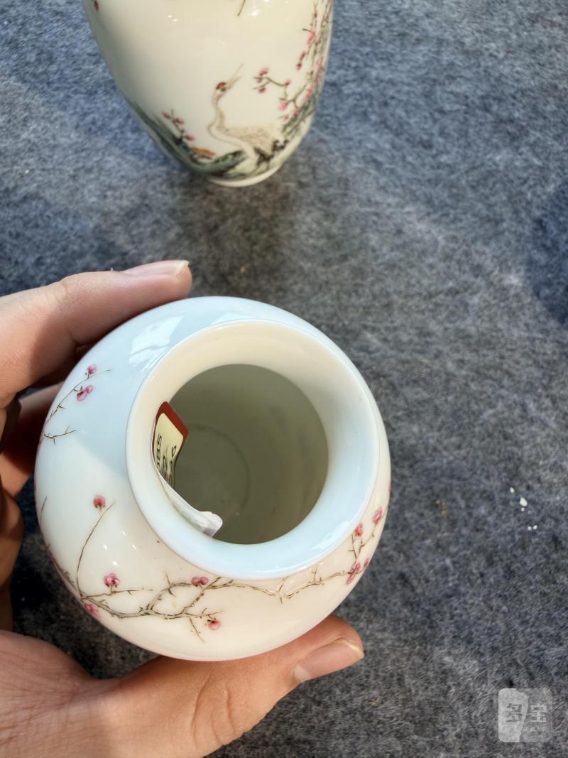 民国  粉彩梅鹤诗文灯笼瓶一对 - 图5